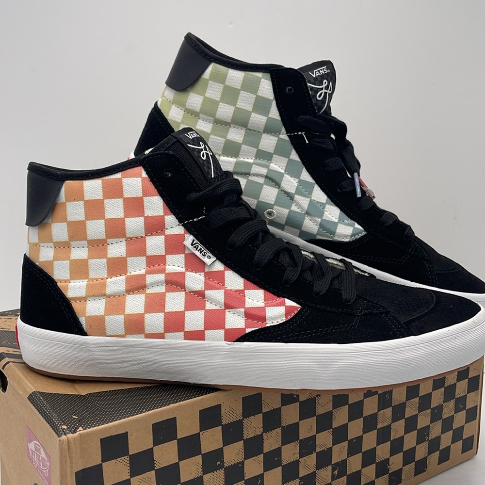 Vans WMNS High-Top Sneakers The Lizzie
Checkerboard Black/Multi
VN0A4BX1BML - Picture 8 of 16